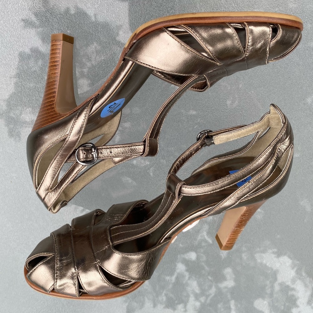 DKNY Donna Karan Bronze Leather Y2K Vintage Peep Toe Heels T-Strap Size 7.5 new